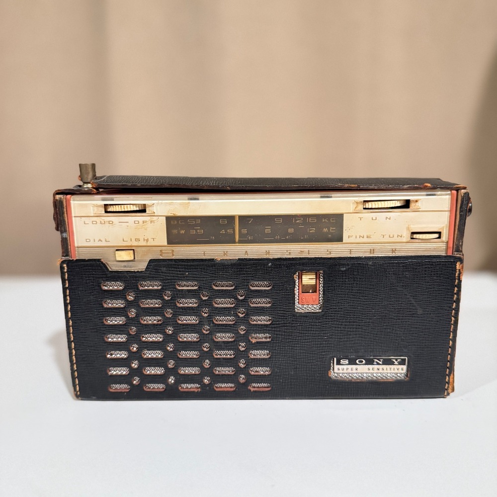 Vintage Sony Super Sensitive TR-812 Transistor Radio BC SW Black Case Japan